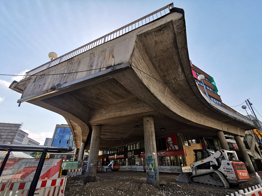 2025 @Christian Appel, Spaziergangsforscher, Zeichner, Klangarchäologe, Fotograf, Räumebauer, Utopist, Gärtner, Objektemacher, Klavierspieler, Innenarchitekt